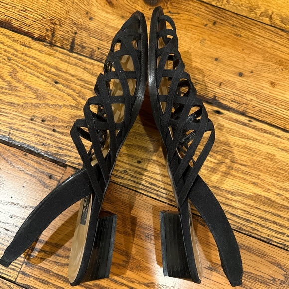 ARSHO FOR STUART WEITZMAN BLACK OPEN TOE SLINGBACK SANDALS WITH LOW CHUNKY HEEL. - Picture 4 of 5